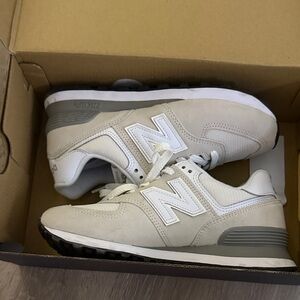 New Balance Men's Beige and Gray Sneakers